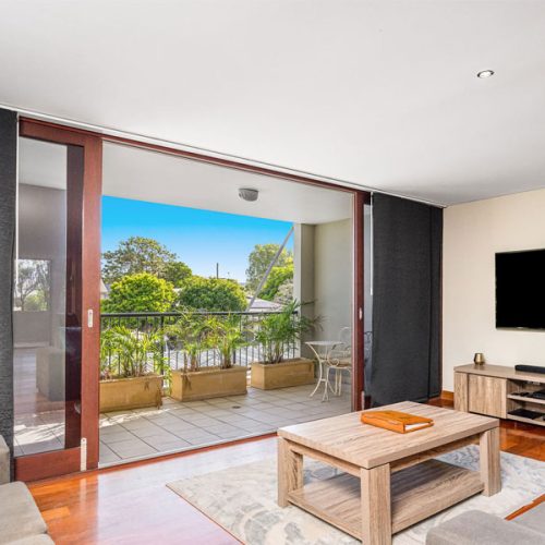 Schoolies Holiday Home #65